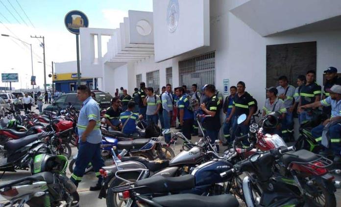 Empleados de cervecera paran labores; denuncian bajos sueldos y largas jornadas laborales (San Luis Potosí)