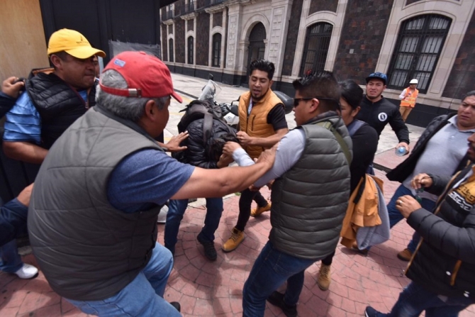 Inspectores municipales agreden a fotógrafos de prensa (Edomex)