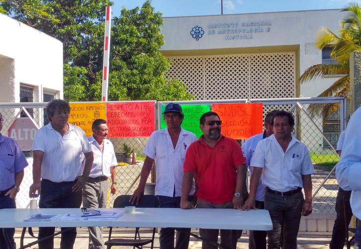 Trabajadores del INAH protestan por despidos y cobros injustificados (Yucatán)