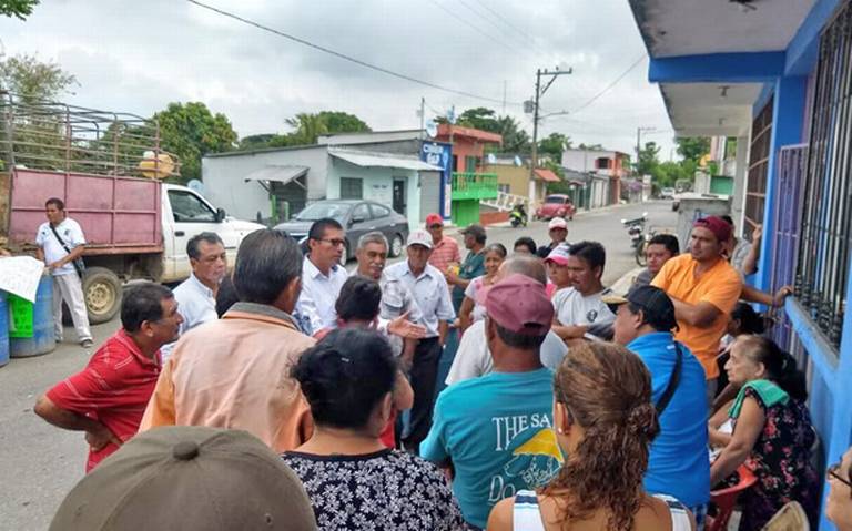 Cierran carretera por falta de agua (Tabasco)