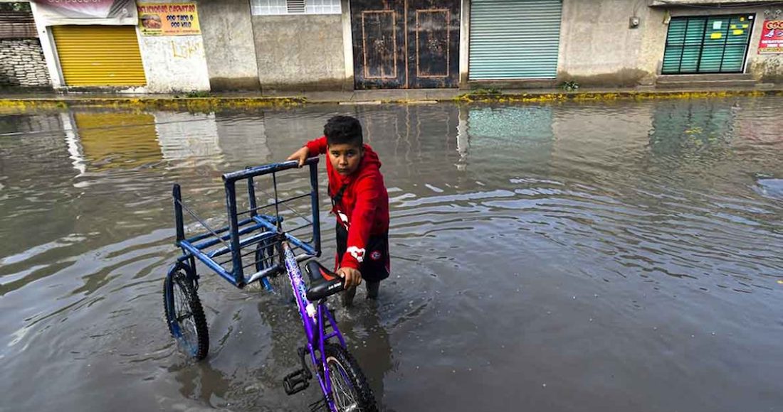 Edomex: El agua sucia de la presa El Ángulo se mete a las casas; es culpa de parque industrial, acusan