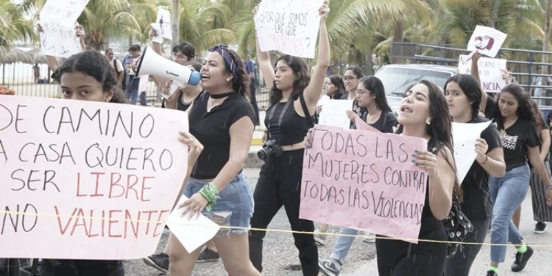 Replican con marcha en la Costera la protesta nacional contra feminicidios (Guerrero)