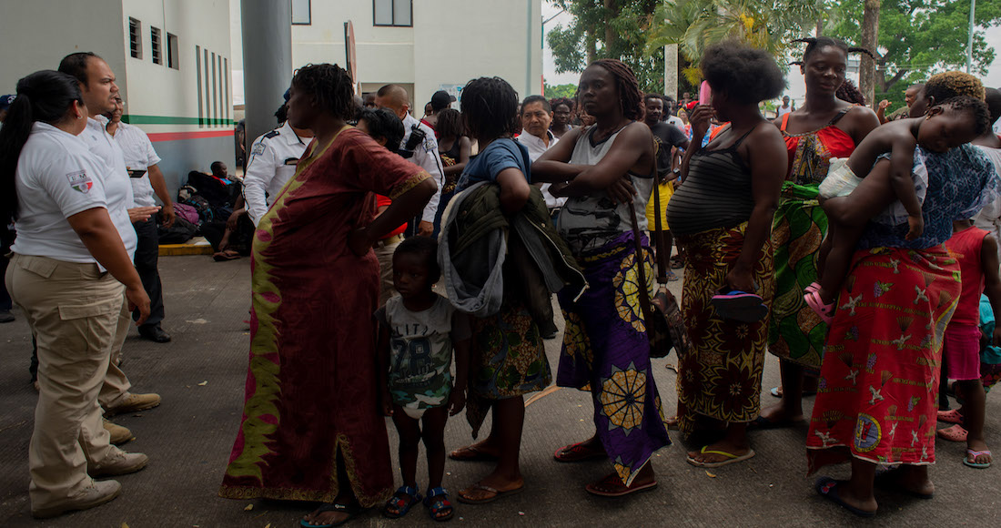 Procuradora federal de la 4T llama “caníbales” a migrantes de África… y se burla de su hambre