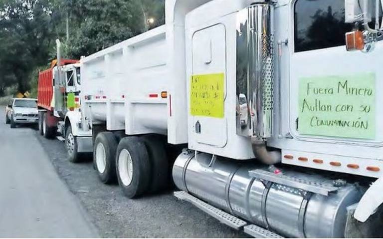 Vecinos y camioneros protestan contra actividad de Minera Autlán (Hidalgo)