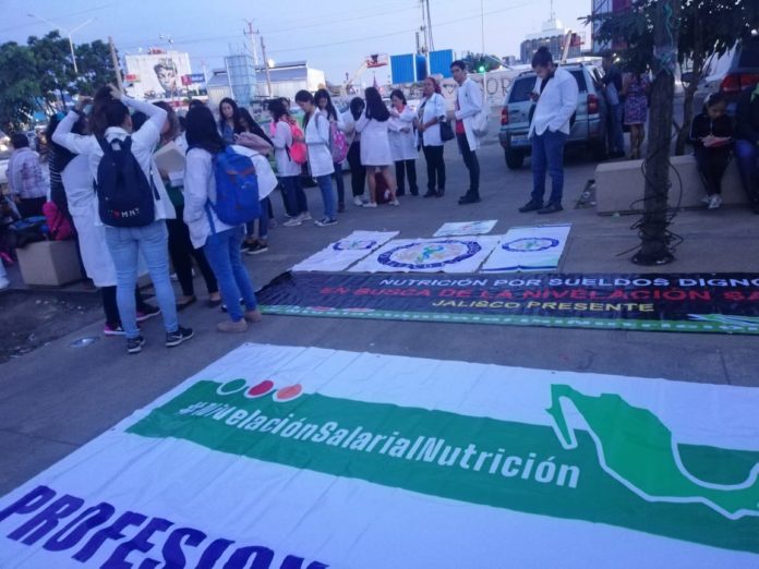 Nutriólogos exigen nivelación salarial, profesionalización e inserción laboral (Jalisco)