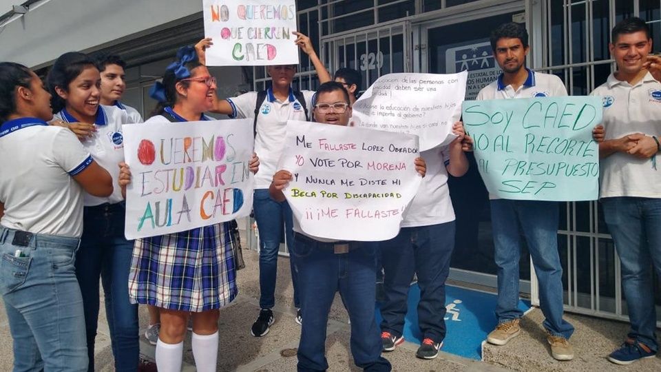 Alumnos y padres protestan en oficinas de Derechos Humanos en Mazatlán (Sinaloa)
