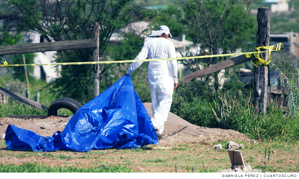 Mil cuerpos hallados en fosas clandestinas en Coahuila, aún sin identificar