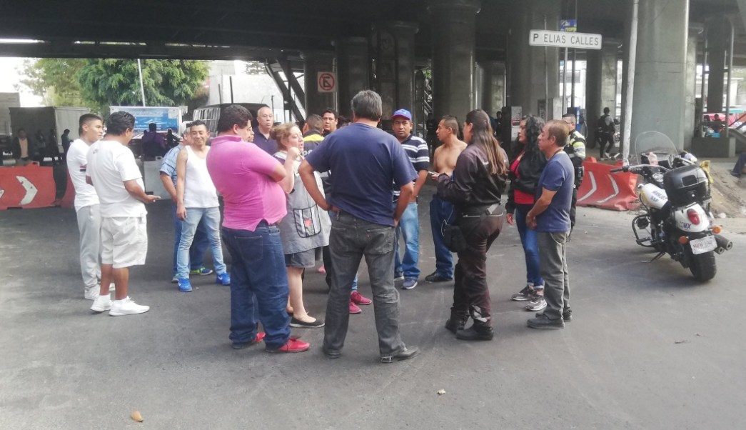 Bloquean Francisco del Paso y Troncoso por falta de agua