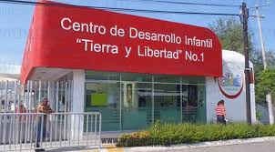 Trabajadores Cendis bloquearon la glorieta del Rey Colimán (Colima)