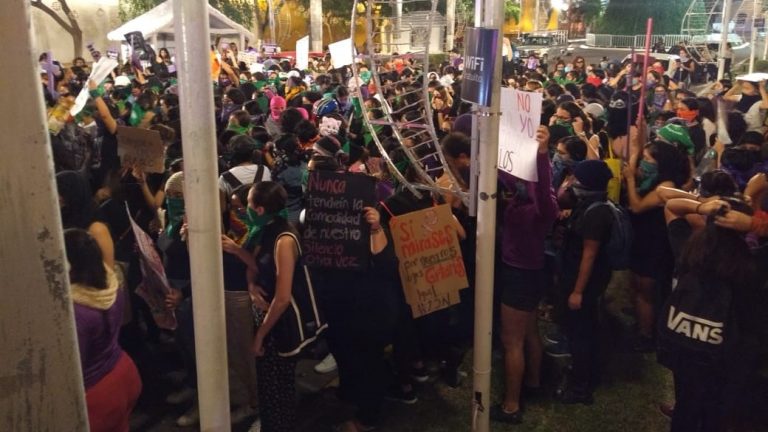 Feministas de Yucatán denuncian hackeo y acoso policial tras 25-N