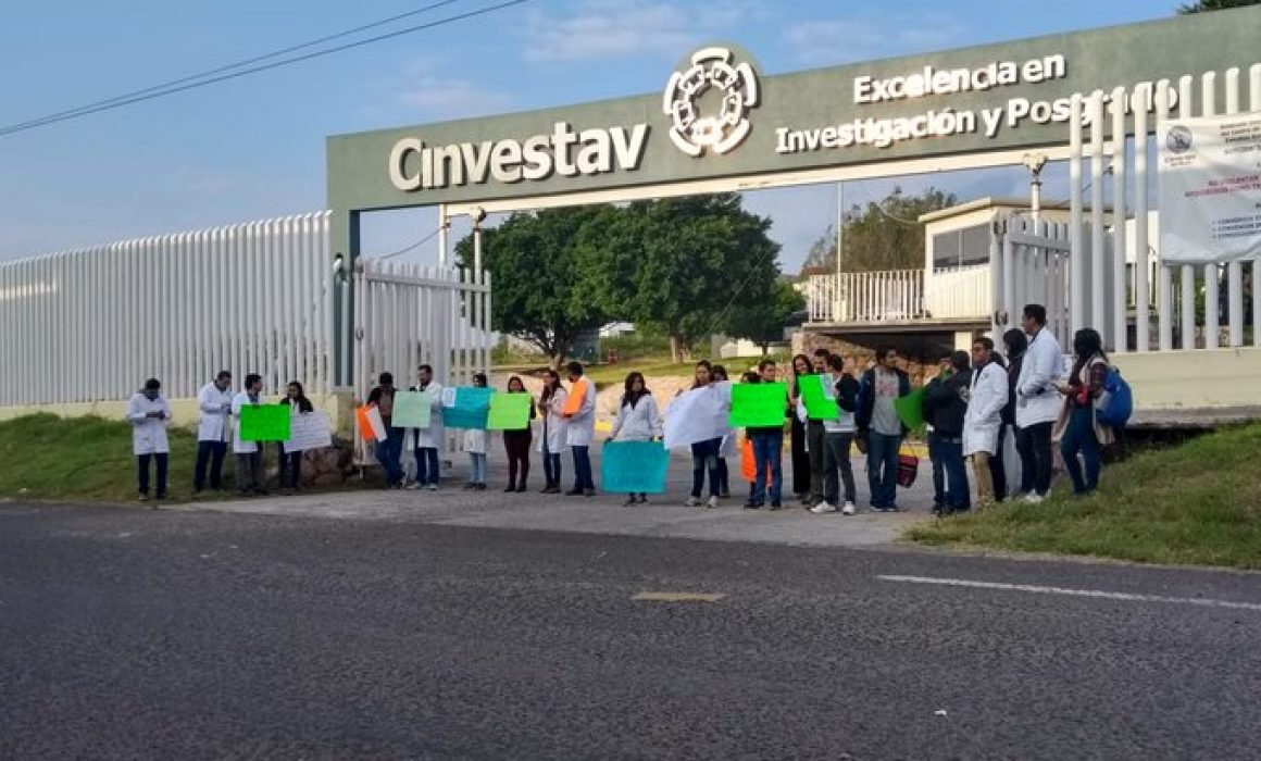 Protestan por recortes en Cinvestav (Querétaro)