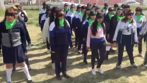 Suena en Ecatepec “el violador eres tú” de la mano de estudiantes de preparatoria (Estado de México)