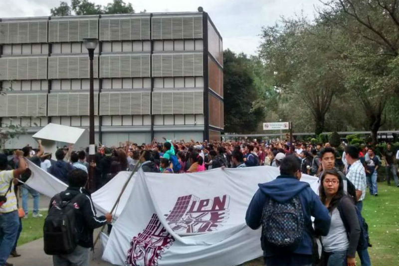 Ahora en el IPN se van a paro tres escuelas (Ciudad de México)