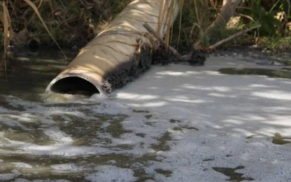 Desechos industriales vertidos en Río Atoyac llevan muerte a Tlaxcala y Puebla