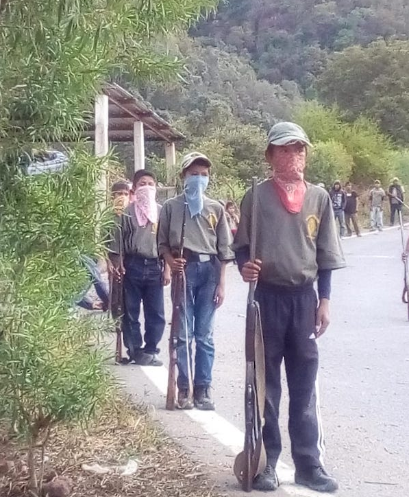 Menores marchan y entrenan en las filas de la CRAC-PF (Guerrero)