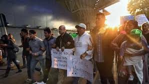 “Dispuestos a soportar golpes”, padres de niños con cáncer acuden a Palacio Nacional