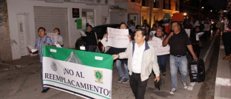 Marchan ciudadanos contra gobierno de Mauricio Vila, el aumento de impuestos y reemplacamiento en Valladolid
