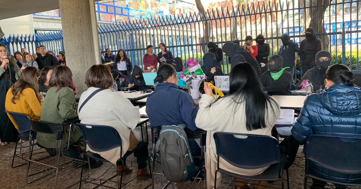 Paro en Filosofía continuará; autoridades se comprometen a revisar peticiones de alumnas (Ciudad de México)