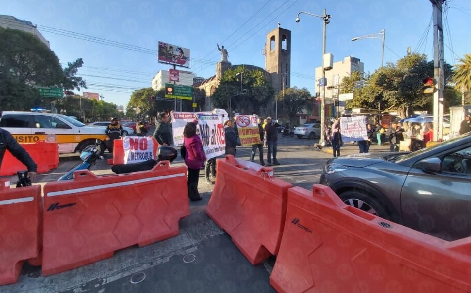 Vecinos protestan en avenida Cuauhtémoc por ampliación de Línea 3 del Metrobús (Ciudad de México)
