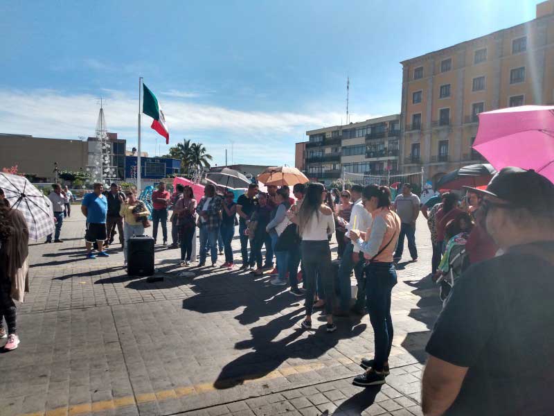 Maestros exigen al gobernador que les pague (Nayarit)