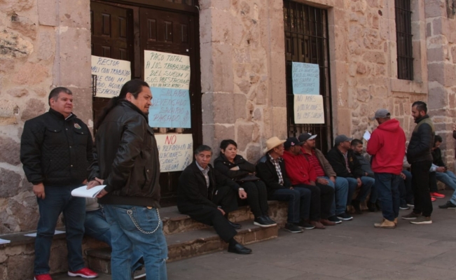 Sindicalizados toman Rectoría y Tesorería de las Universidad Michoacana