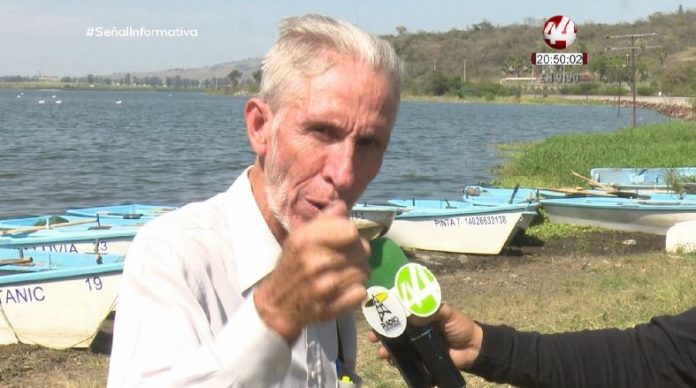 Pescadores alertan sobre contaminación en presa de Valencia (Jalisco)