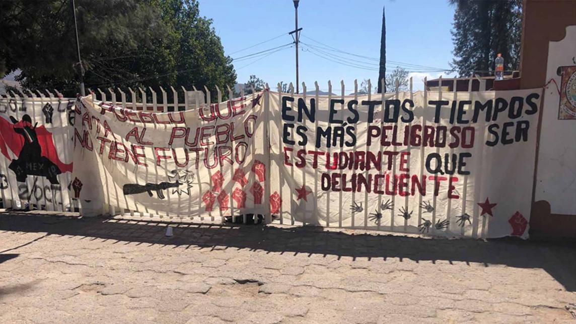Realizan paro indefinido normalistas de Huajuapan (Oaxaca)