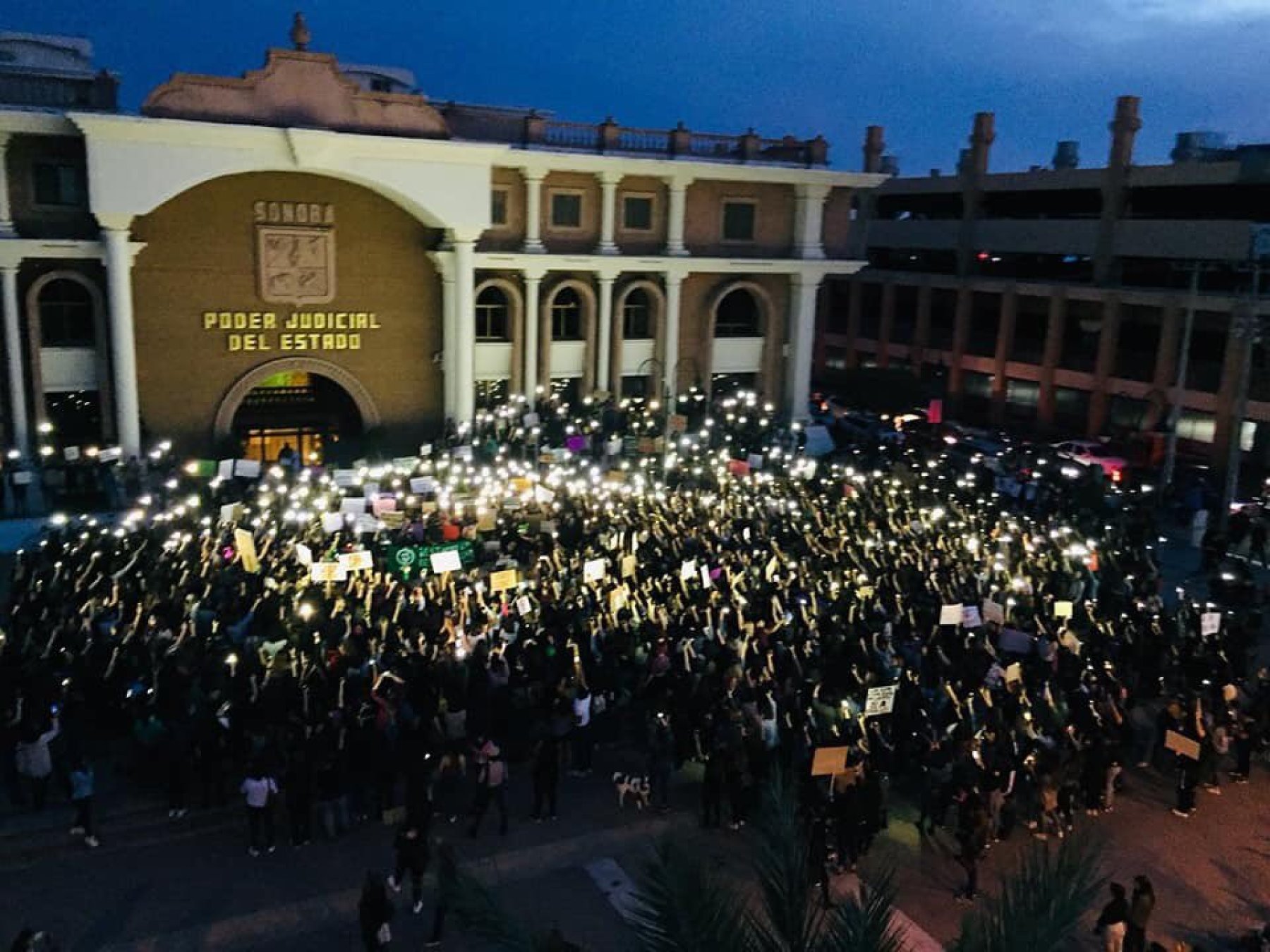 Supremo tribunal sonorense, blanco de la furia feminista durante protesta (Sonora)