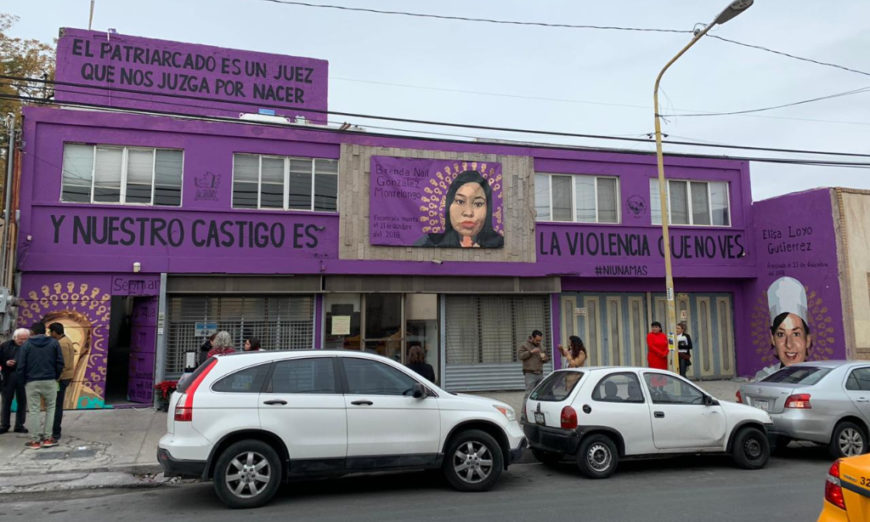 Alcalde de Saltillo sanciona a una mujer por dejar que se pintara mural contra el feminicidio en su casa