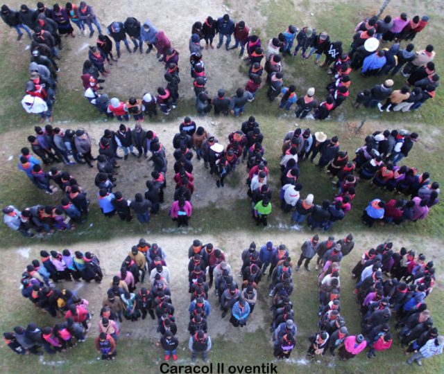 Imágenes de la movilización zapatista iniciada la madrugada de este 20 de febrero en Defensa del Territorio y la Madre Tierra, por justicia para nuestr@s muert@s, nuestr@s desaparecid@s, nuestr@s pres@s y en contra de los megaproyectos de muerte. “SAMIR SOMOS TODAS Y TODOS”