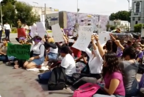 Protestan alumnas de UdeG contra acoso (Jalisco)