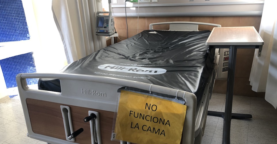 Instituto de Rehabilitación opera con cobros excesivos, sin equipo médico y goteras, denuncia personal (Ciudad de México)