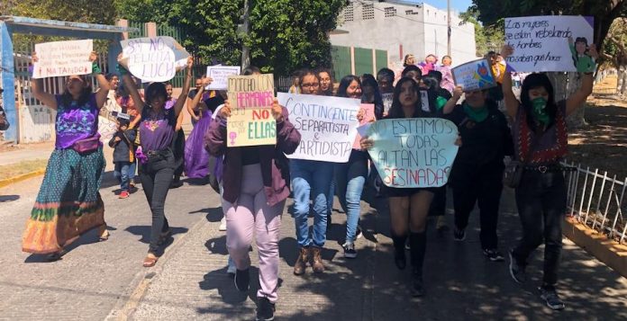 Marchan zapotecas para exigir #NiUnaMas en Juchitán (Oaxaca)