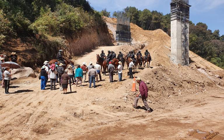 Otorgan suspensión de la autopista Toluca-Naucalpan y vuelven enfrentamientos (Estado de México)