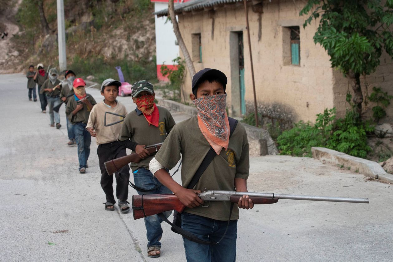 Los niños soldado de Guerrero, fusil en mano contra el narcotráfico