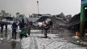 Se derrumban techos de naves de la Central de Abasto por granizada; hay 1 herido (Ciudad de México)