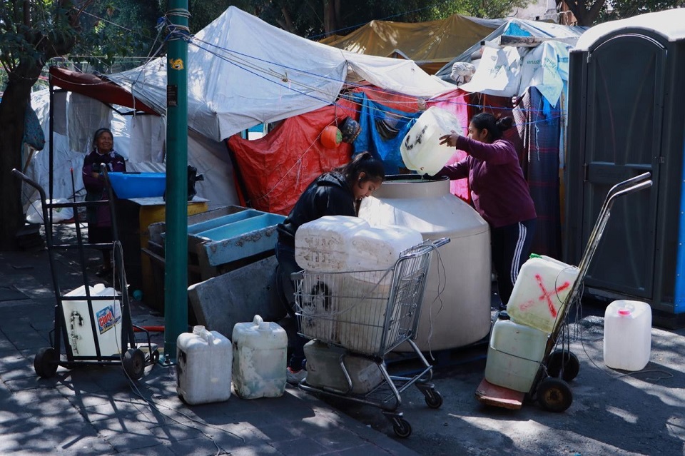 Sin agua y hacinados en tiendas de campaña: así enfrentan la amenaza del coronavirus damnificados del 19-S (Ciudad de México)