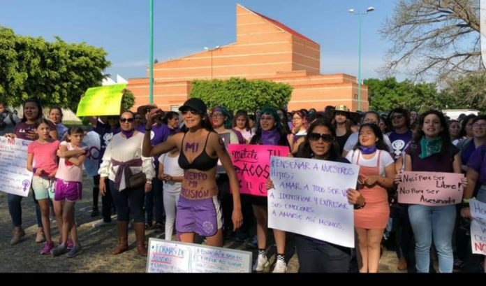 Mujeres marcharon en Autlán para exigir seguridad y respeto (Jalisco)