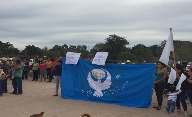 Sinaloa. Pobladores se defienden con barricadas contra crimen