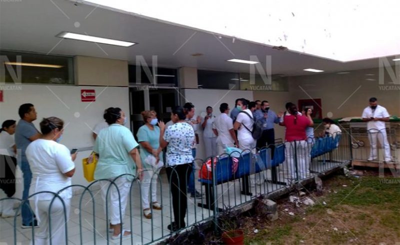 Protesta personal de urgencias del Hospital Juárez por falta de insumos (Yucatán)
