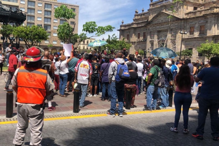 Comerciantes exigen que los dejen vender (Jalisco)