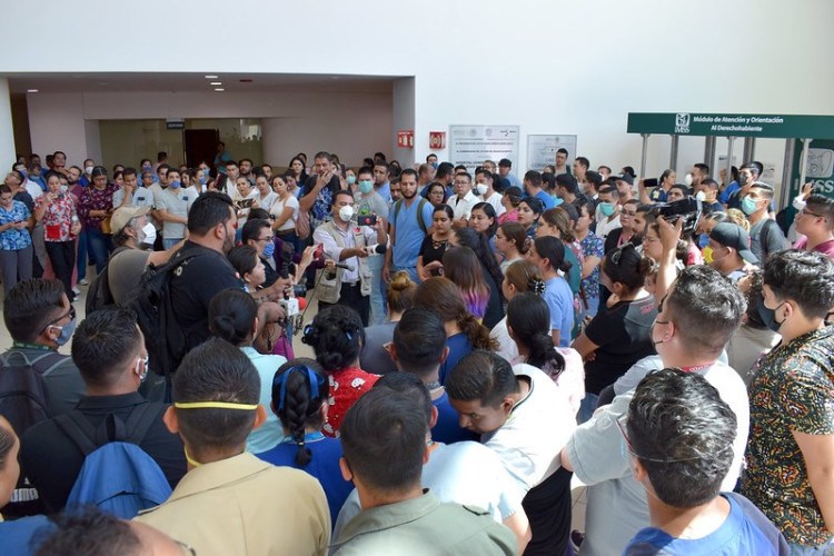 EN AGUASCALIENTES, TRABAJADORES DEL IMSS 3 PIDEN TRANSPARENCIA ANTE EL COVID-19