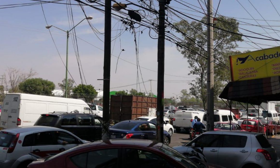 Bloquean comerciantes avenida Central en Nezahualcóyotl  (Estado de México)