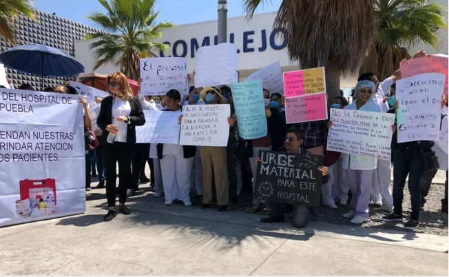 Trabajadores del sector salud protestan en Puebla y Veracruz