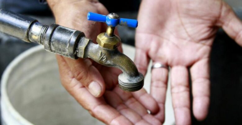 Vecinos de al menos 6 colonias de Pátzcuaro reclaman la falta de agua