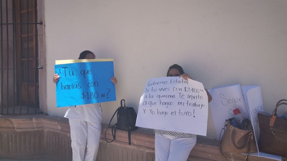 Personal médico protesta frente a palacio de gobierno en Zacatecas