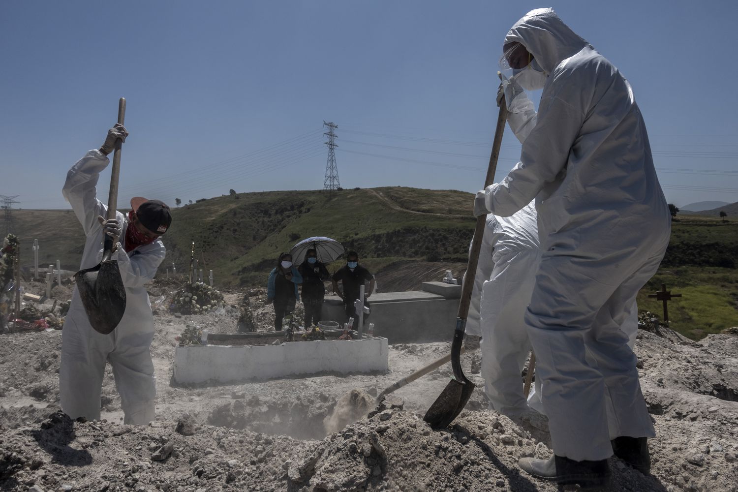 Tijuana abre más hoyos en sus ya concurridos cementerios (Baja California)