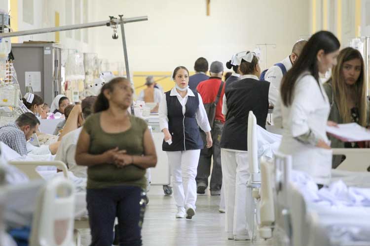 Estudiantes de medicina, desprotegidos (Jalisco)