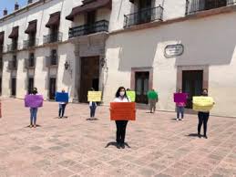 Maestras de CENDI se manifiestan por falta de pago en el día del maestro (Querétaro)