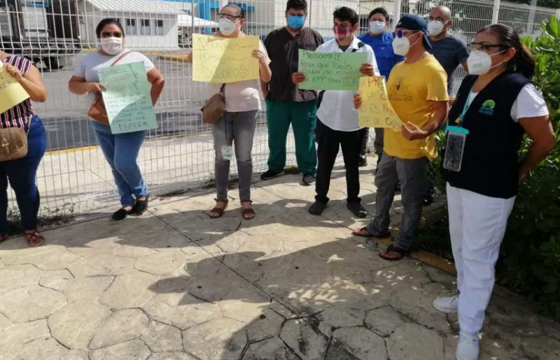 Protestan en el Hospital General de Cancún: Personal médico demanda la entrega de equipo de seguridad